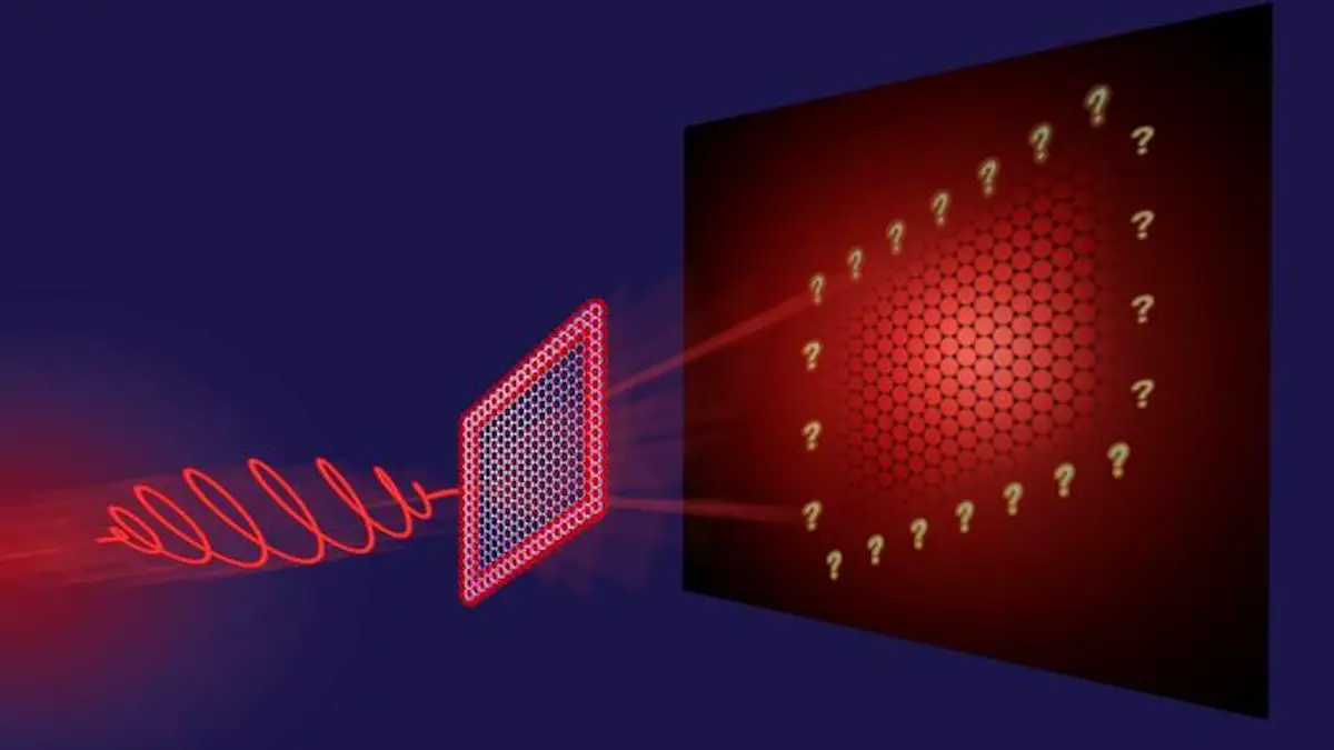 Absence de signatures topologiques universelles dans la génération de hautes harmoniques