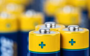 alkaline-battery-aa-size-with-selective-focus-on-few-battery