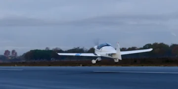 Premier vol réussi pour l'avion école électrique d'AURA AERO