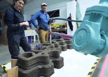 Innovation construction : la terre remplace le bois dans le coffrage du béton au MIT